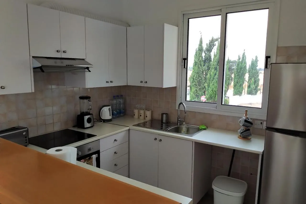 لارنكا Poseidon Gardens - Beachfront Spacious Apartment